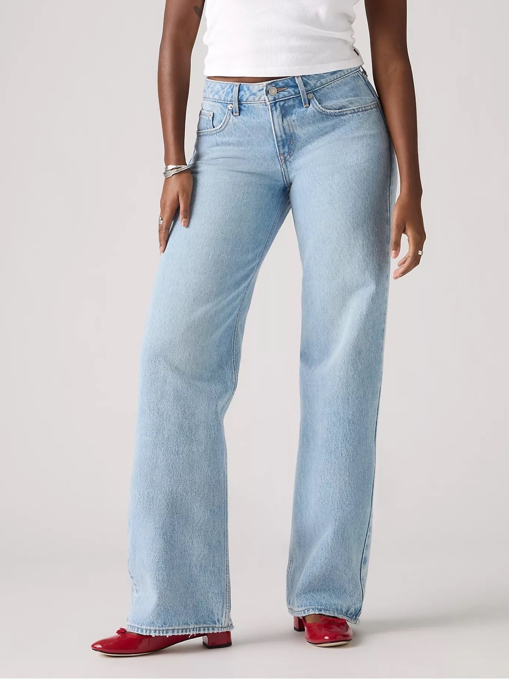 Levi’s Y2K Low Loose Jeans in Price Is Right Light Wash size 25 x 30